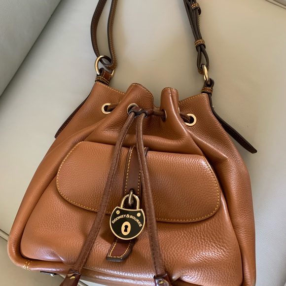 Dooney & Bourke Pebble Grain Bucket Crossbody Bag and Clutch - Picture 2 of 10